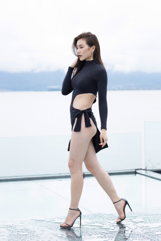 黑色长裙美女