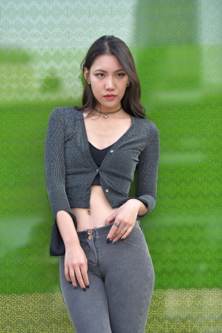 性感蜜桃裤美女