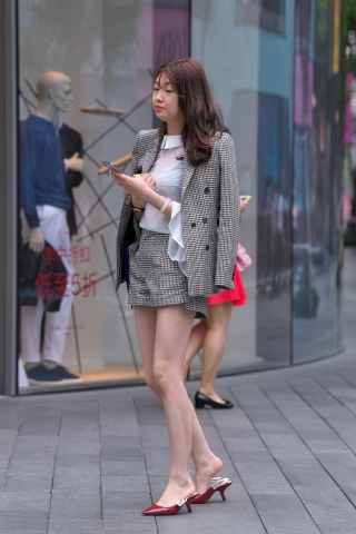 白皙西服高跟凉鞋美腿**