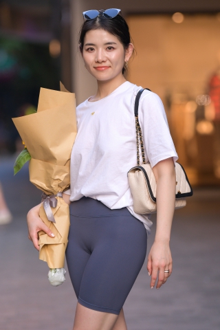 拿花的**
