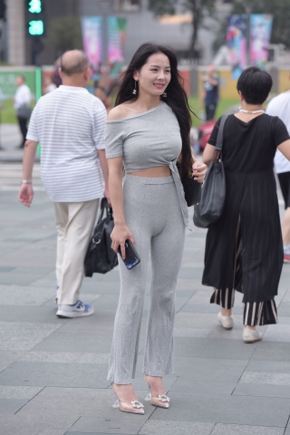 美女逛街