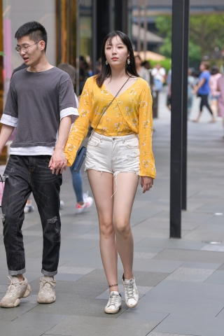 大白腿女盆友~