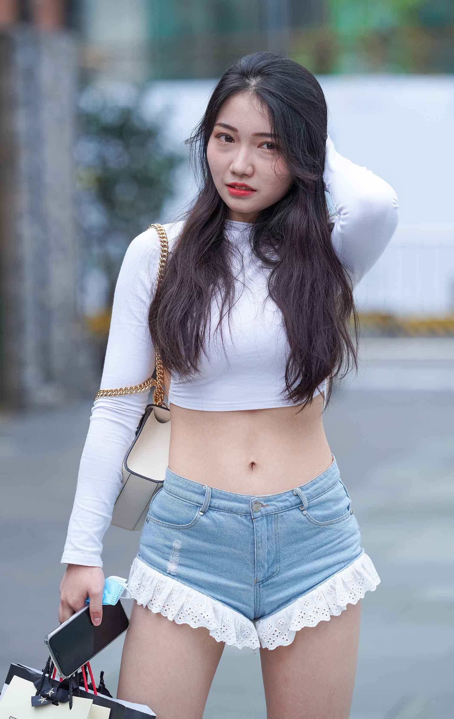 可爱又不失性感的女孩