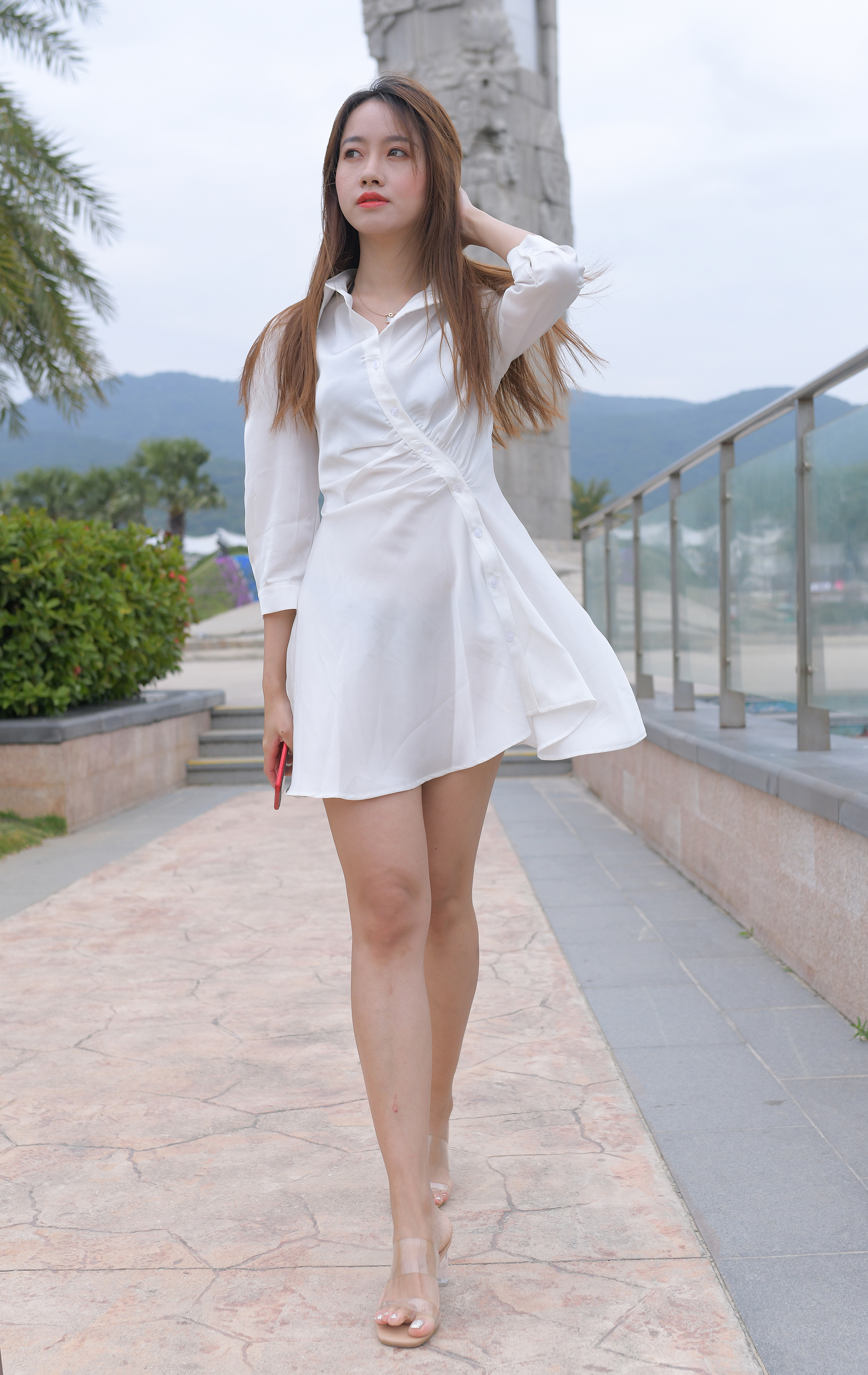 黑色泳装美女