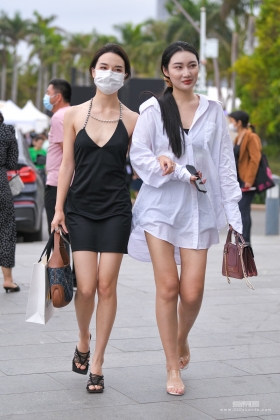 黑吊带性感露背