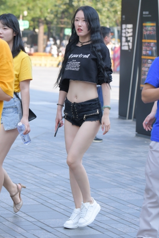 黑色热裤美女