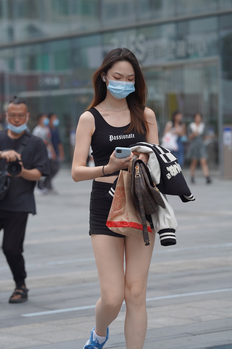 热裤美腿美女