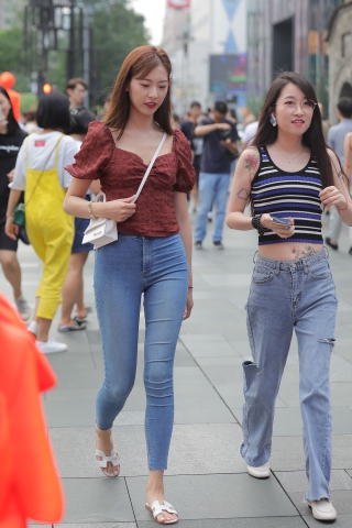 长腿紧牛美眉
