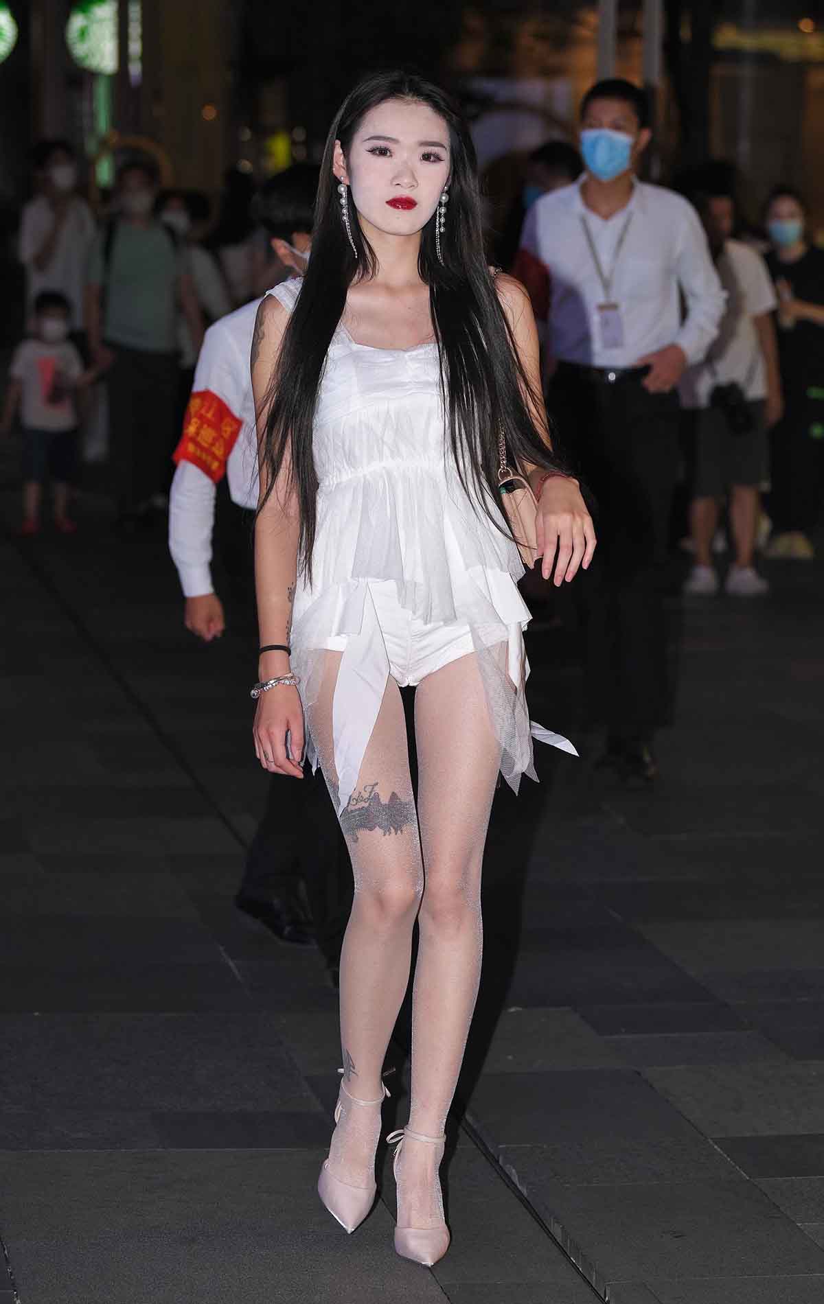 菲菲亮丝袜
