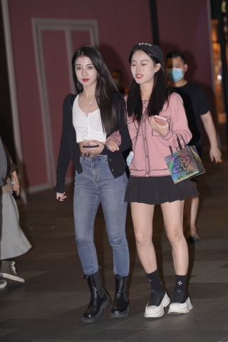牛仔裤美女
