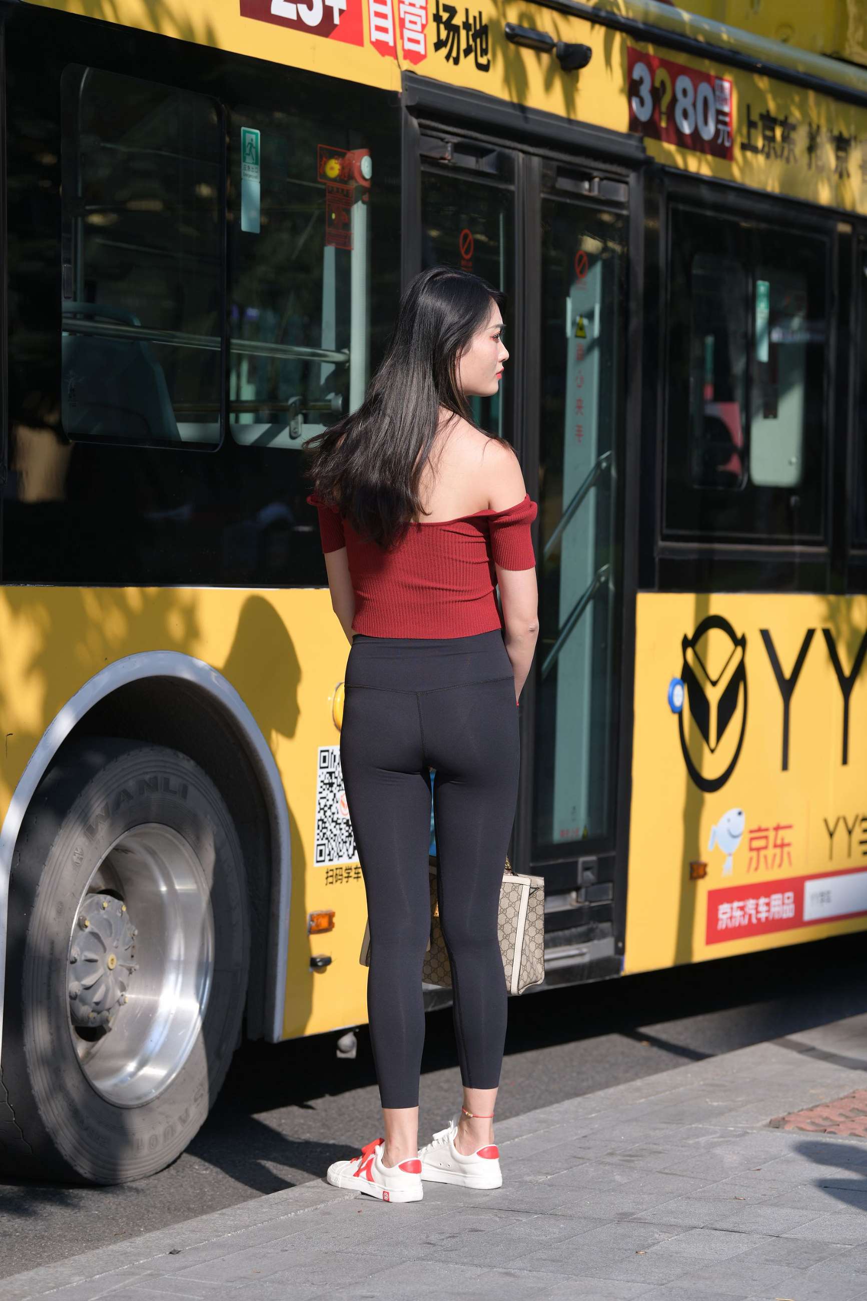 219黑色瑜伽裤美女