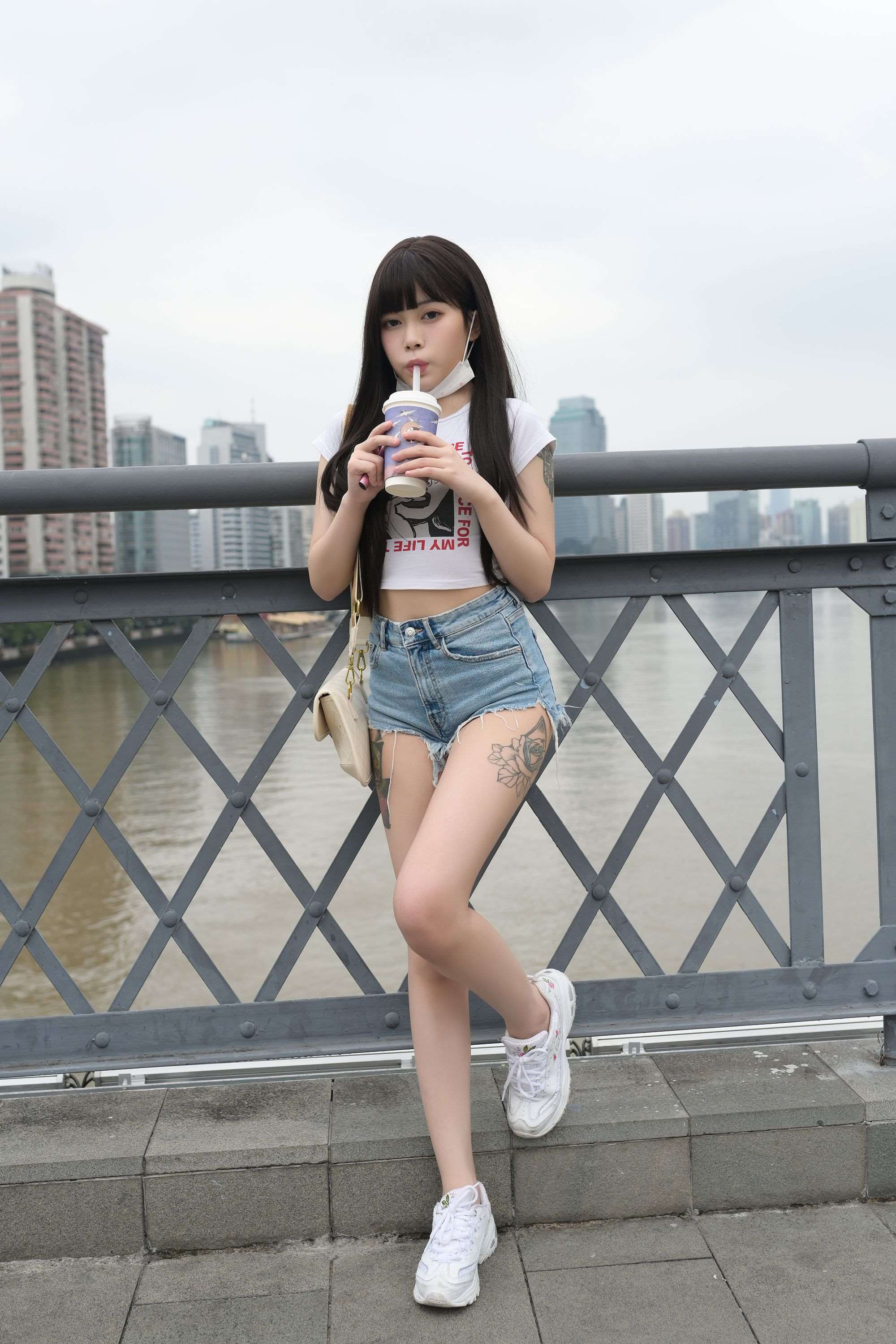 451热裤小妹（无水印精品）