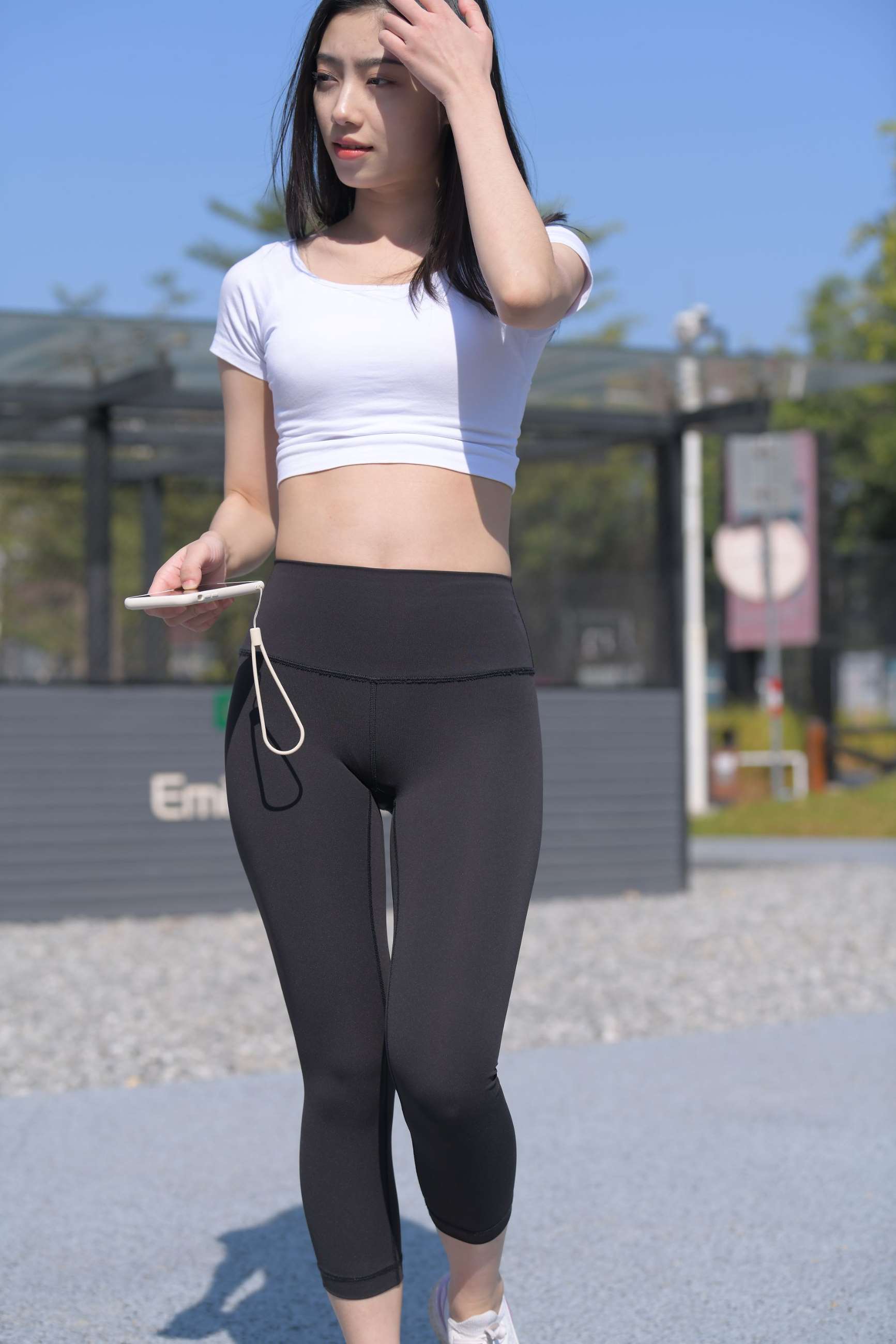 505黑色瑜伽裤女孩