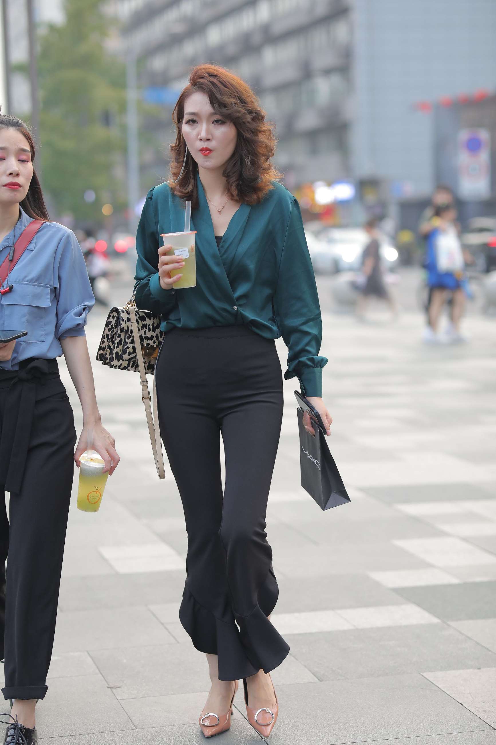 J80时尚小姐姐
