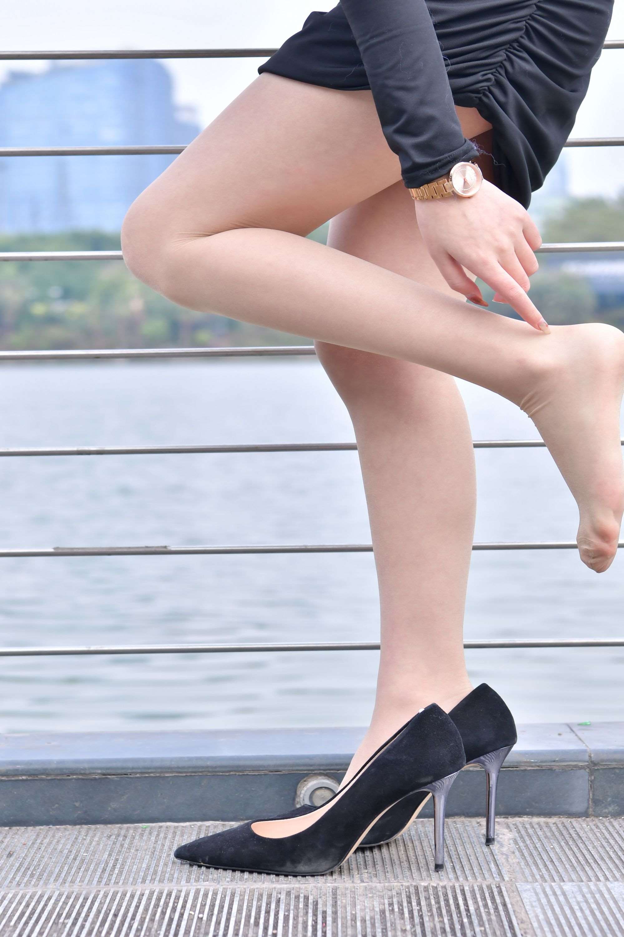P234黑色气质小姐姐