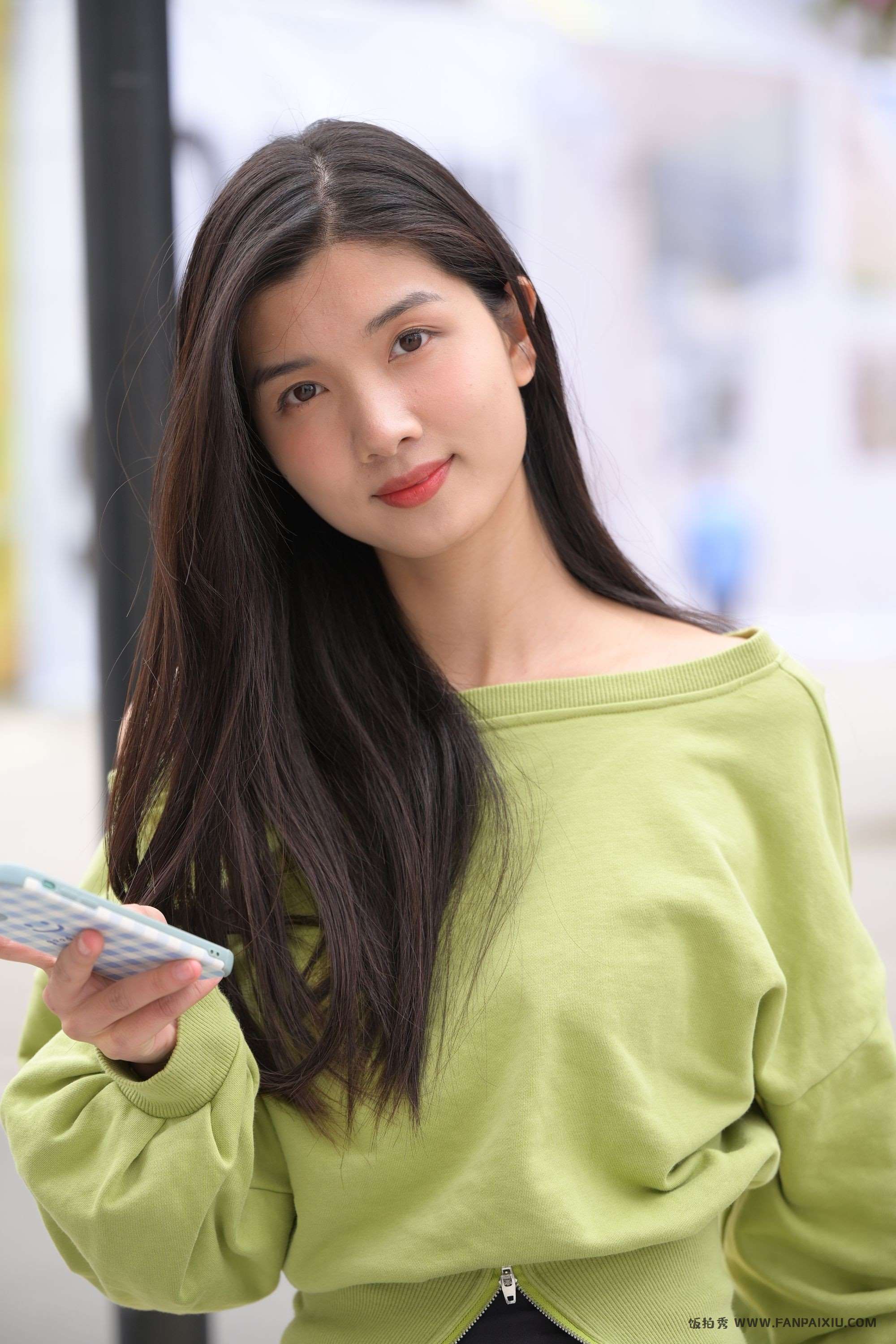 M585绿衣女孩