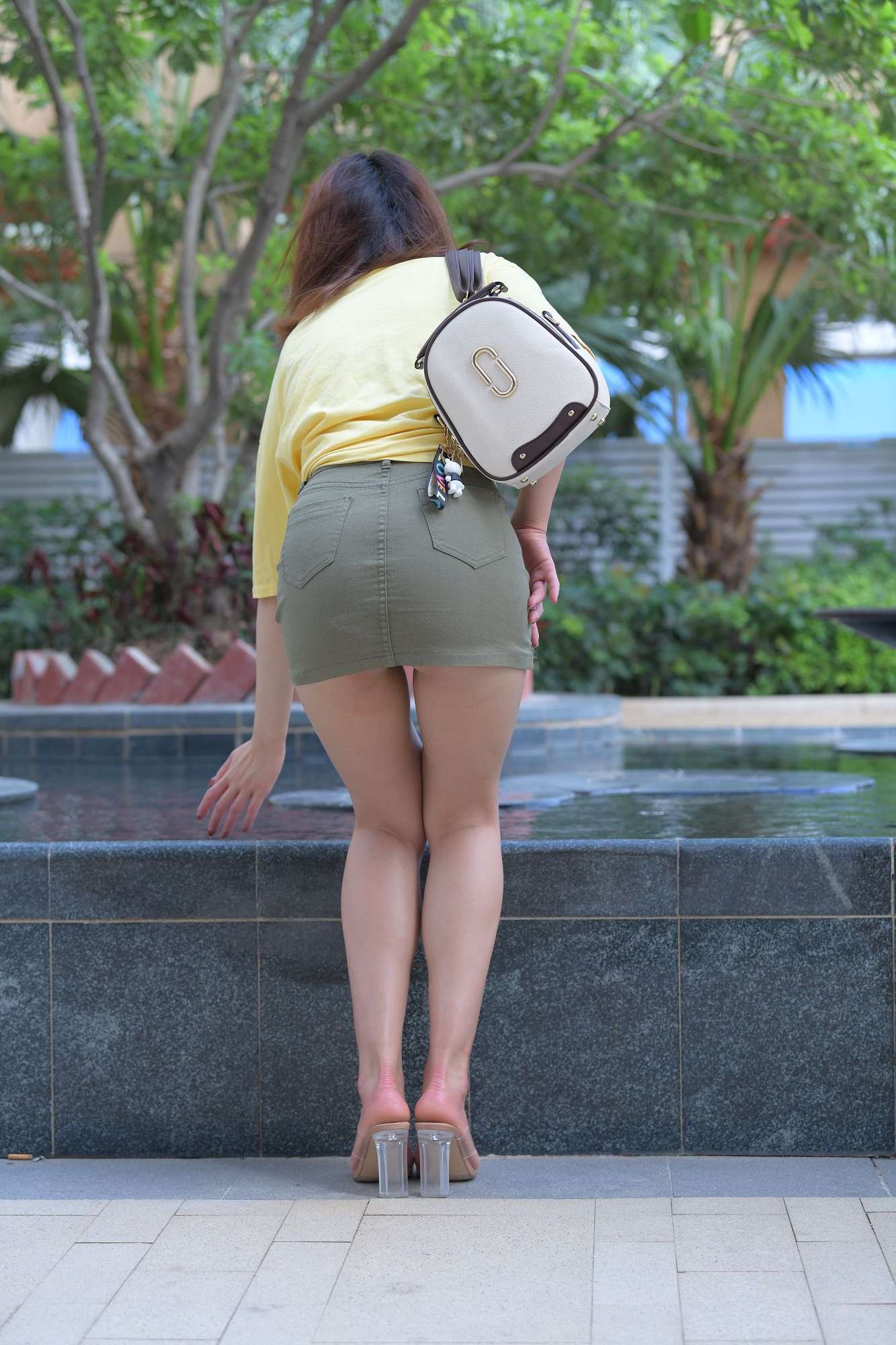 734绿色短裙女孩