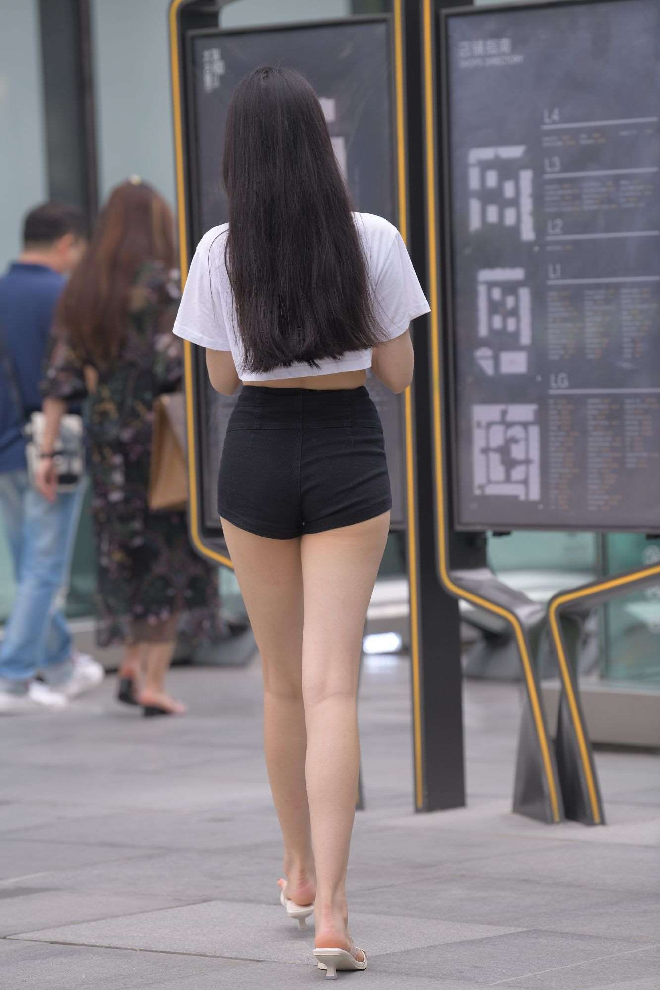 775黑色热裤美腿美女
