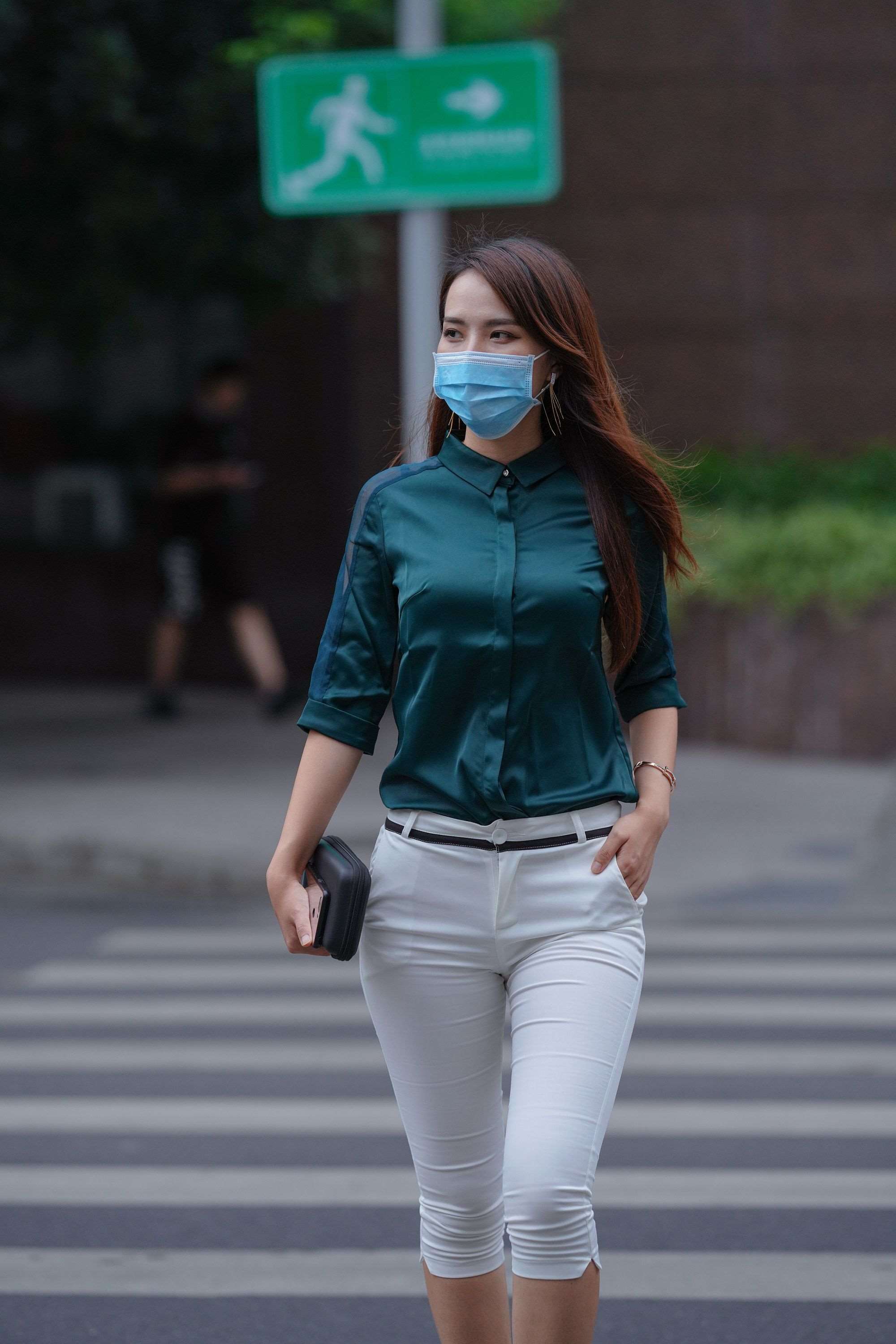 793紧致白裤美女 这身材没得挑