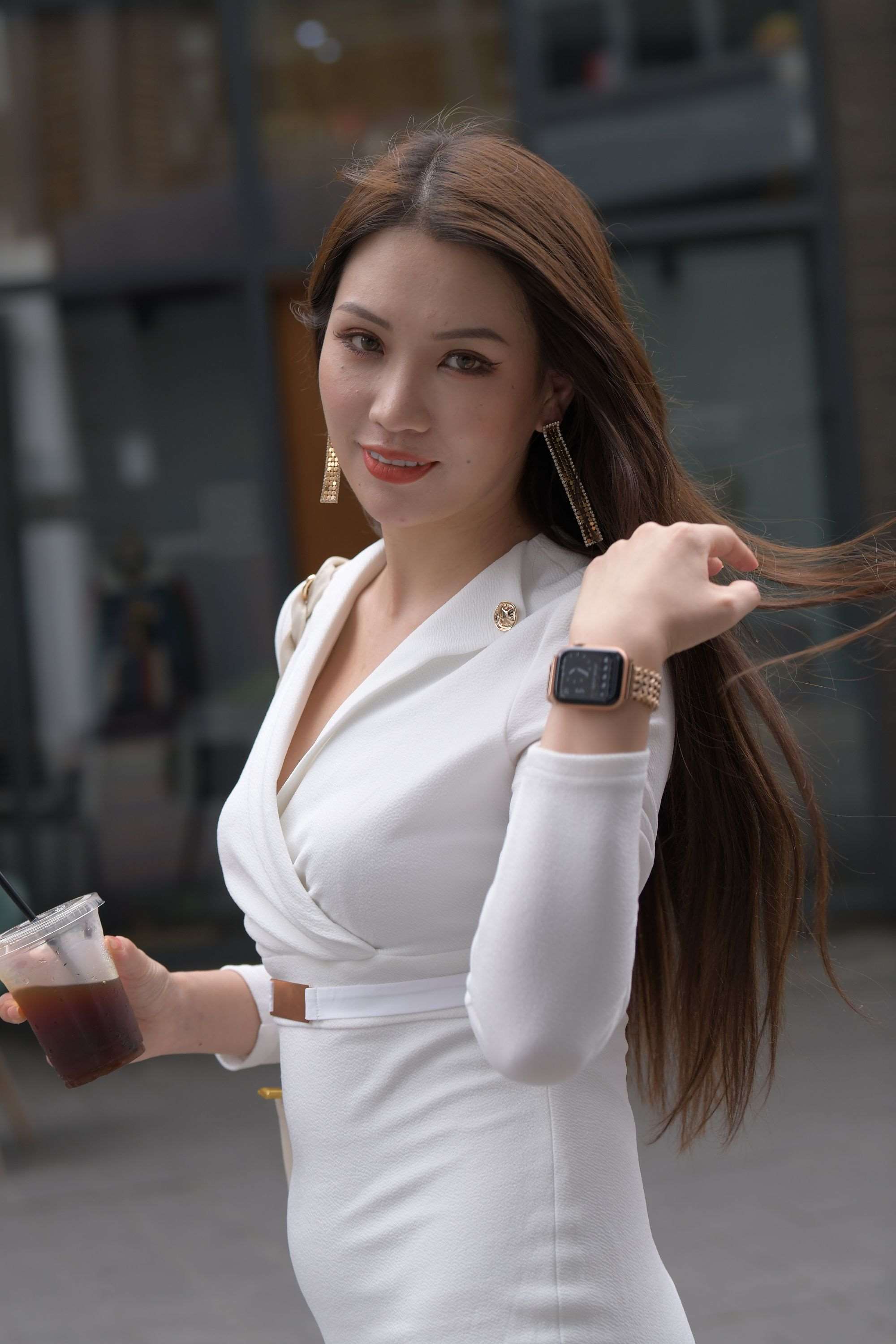 800白裙韵味美女