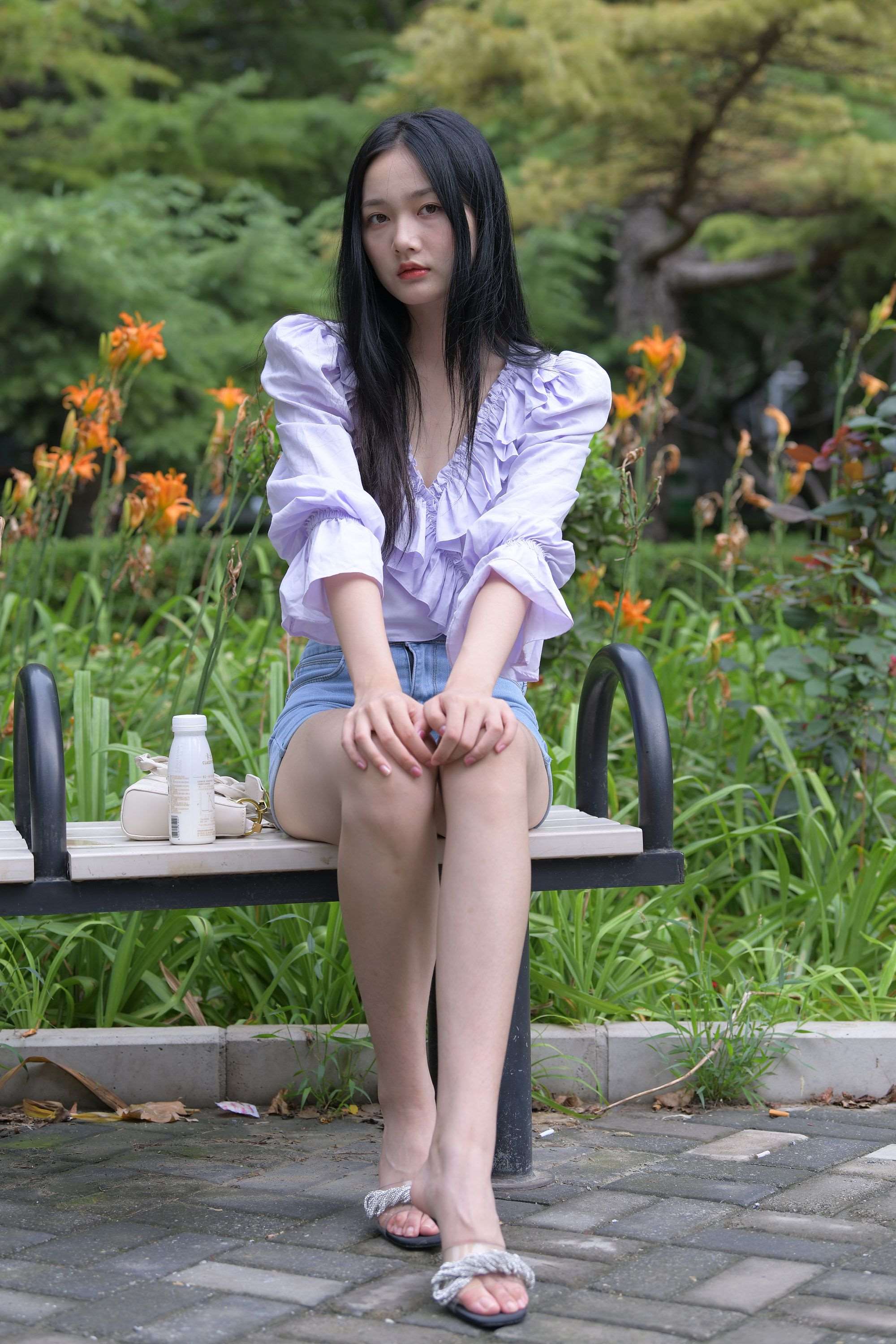 806蓝色牛仔热裤长腿美女