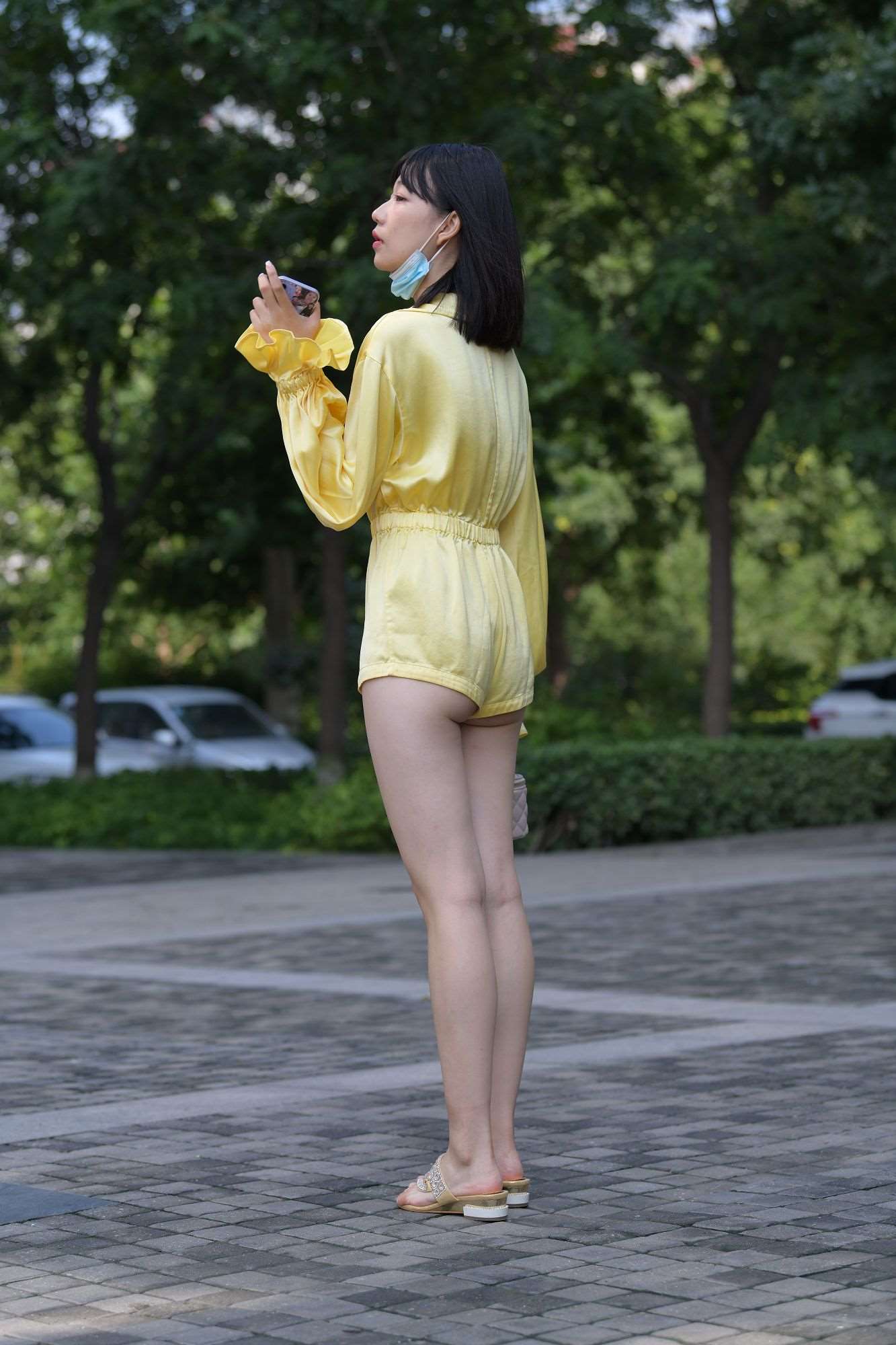 813遛狗女孩