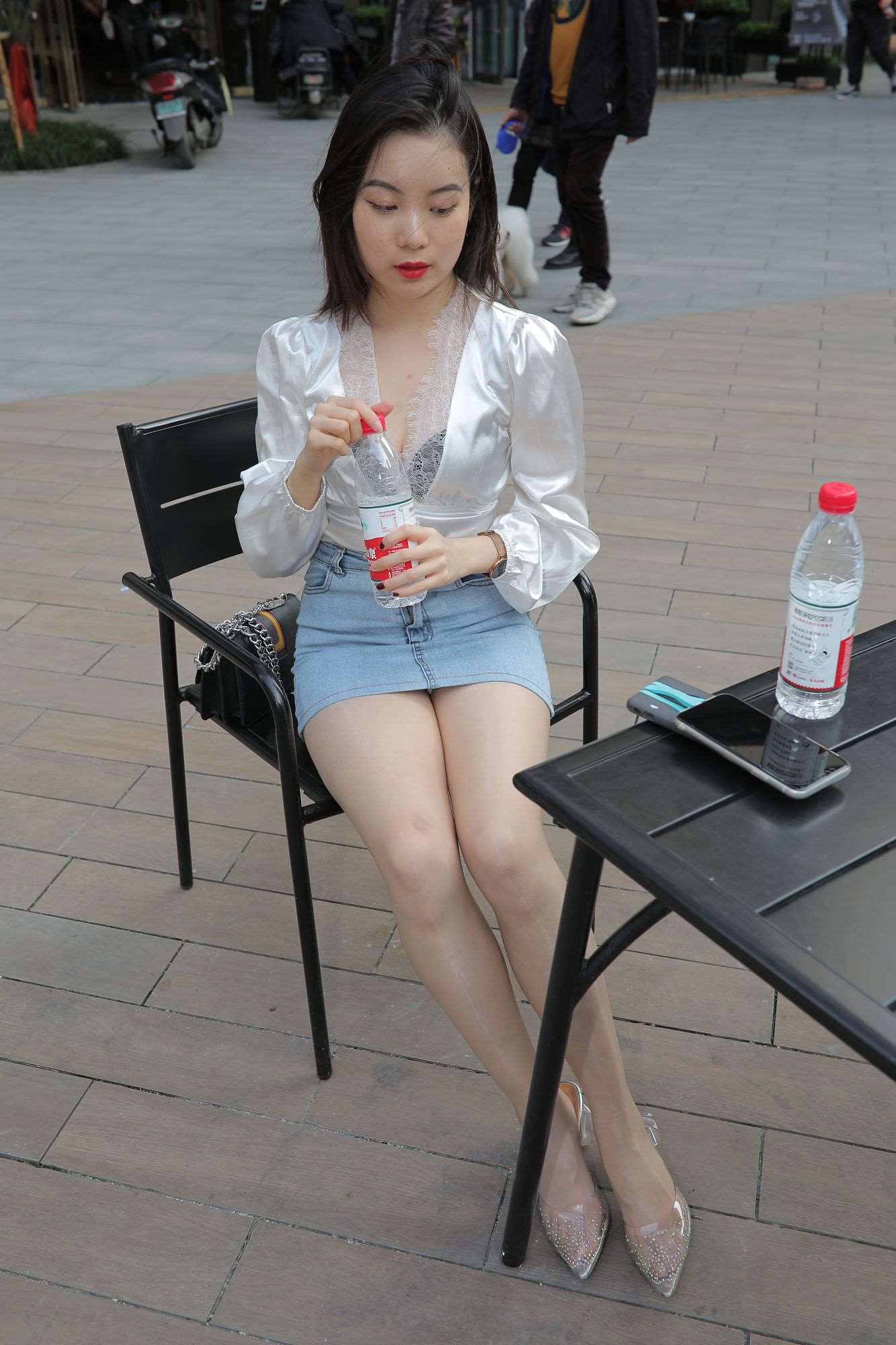 814牛仔短裙肉丝美眉