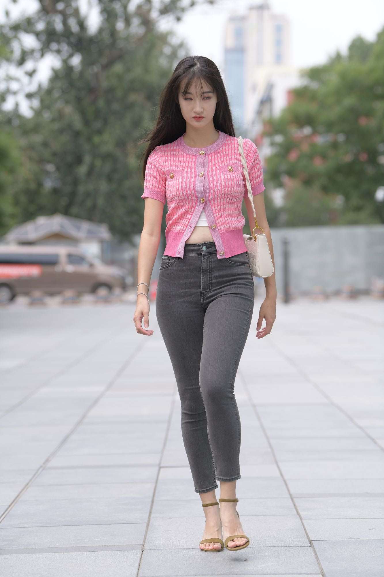 851灰色牛仔裤美女