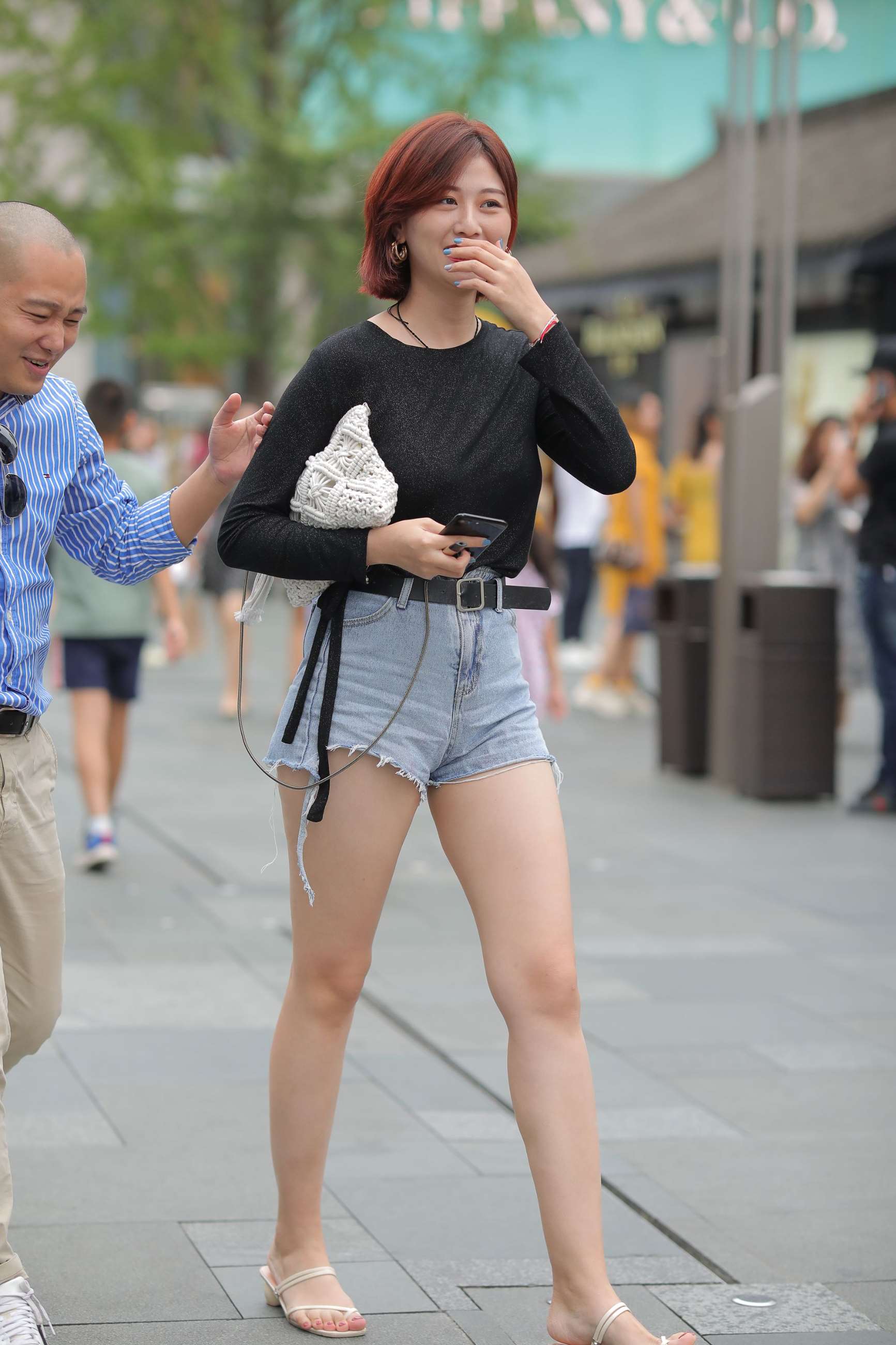 J189街头热裤风光