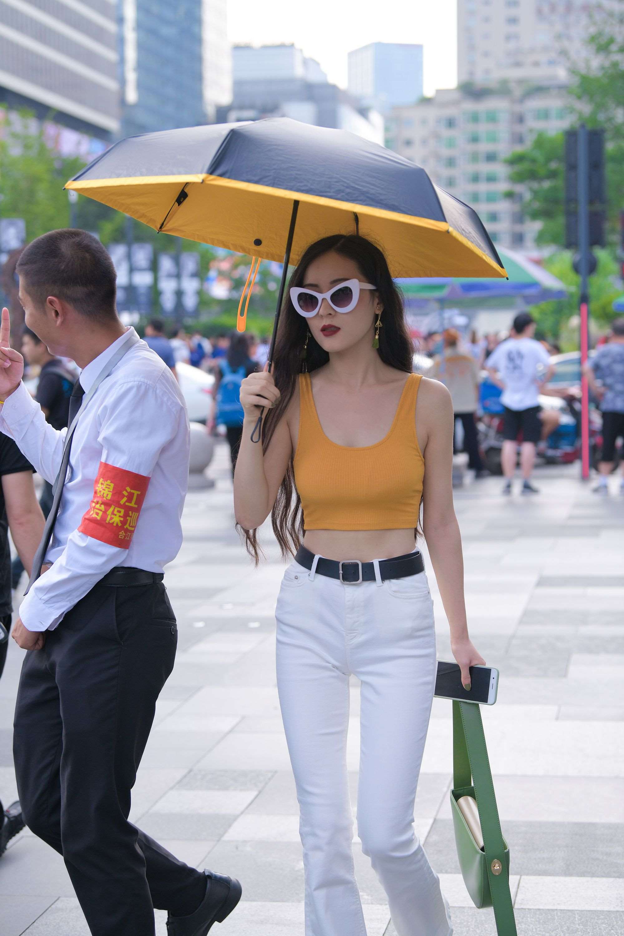 J210白色紧身时尚少妇
