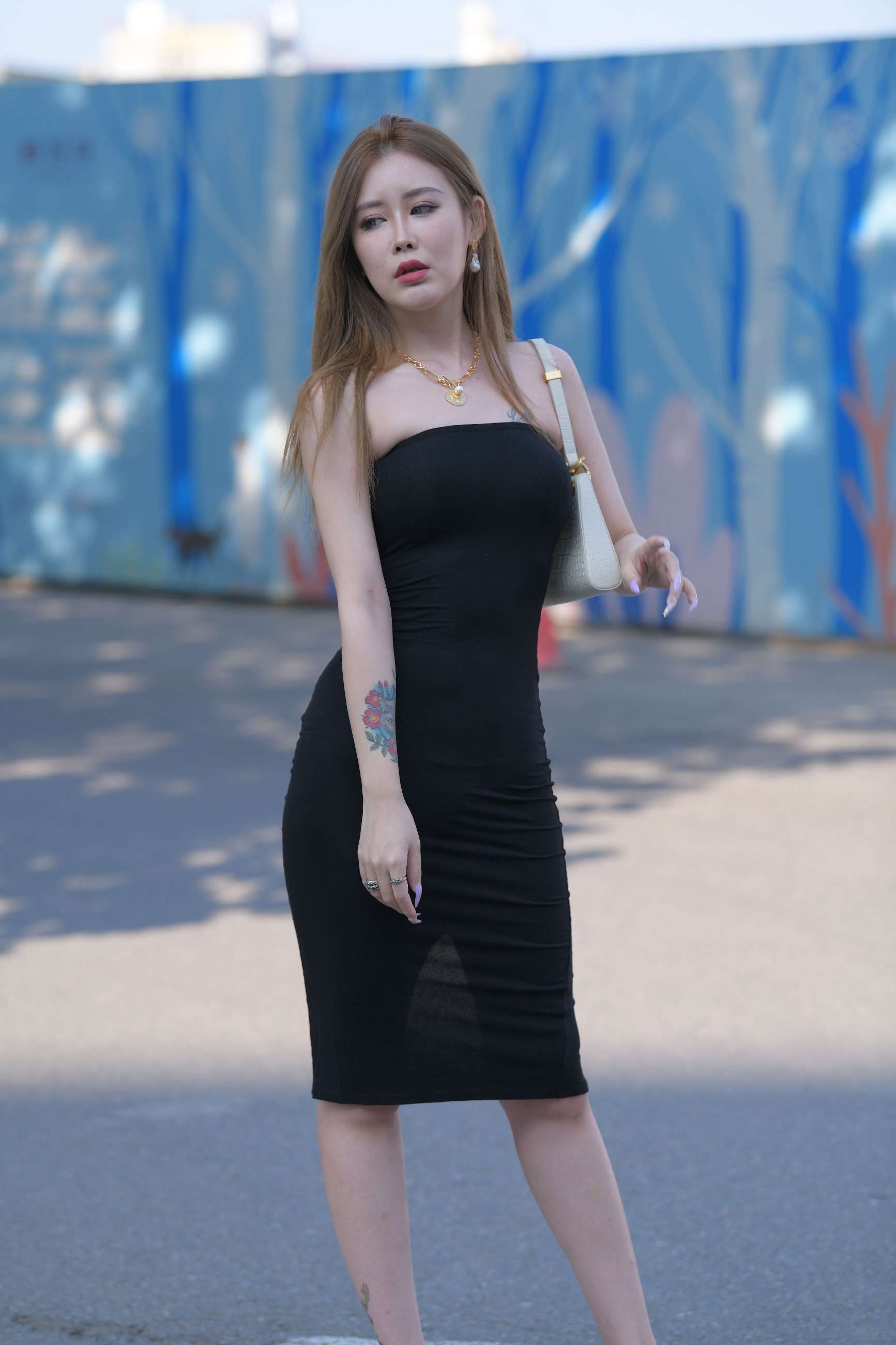 F3黑色短裙气质妹妹