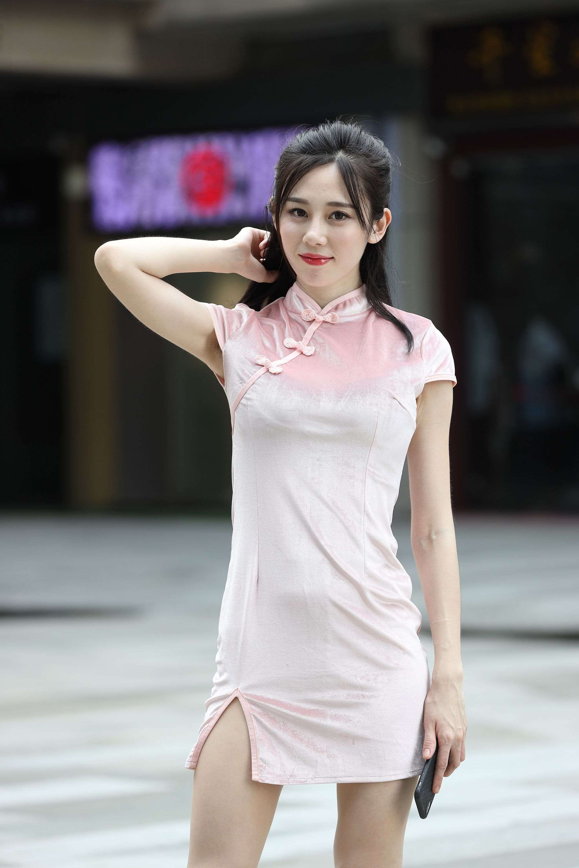 F142极品粉色旗袍肉丝美腿美眉728G