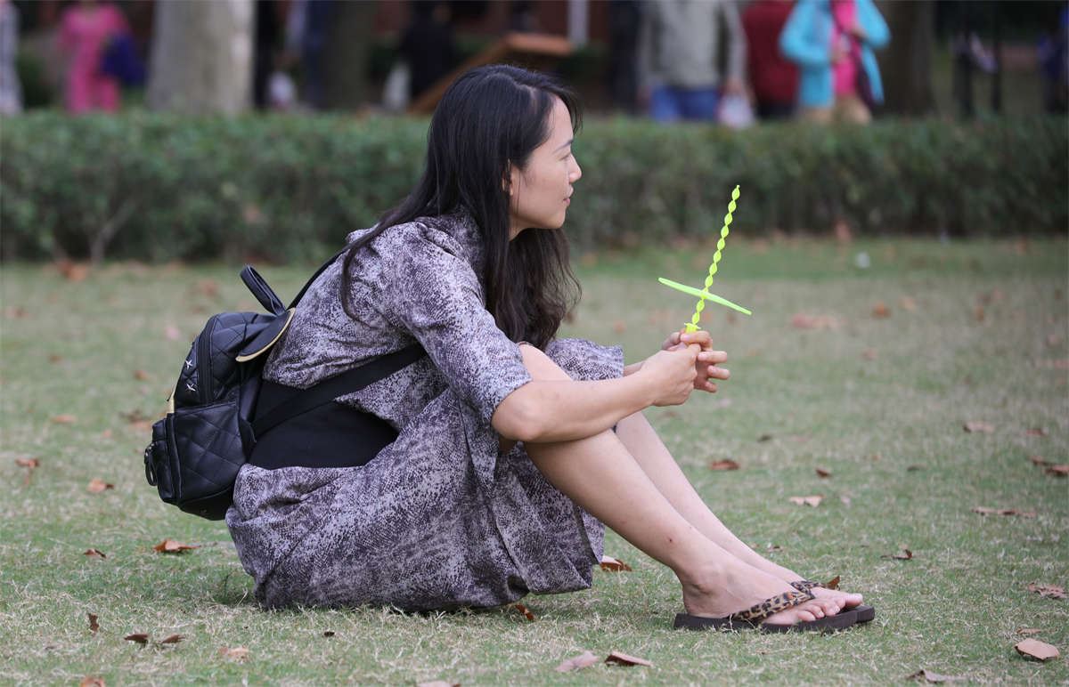 No804 甜美少妇的豹纹人字拖