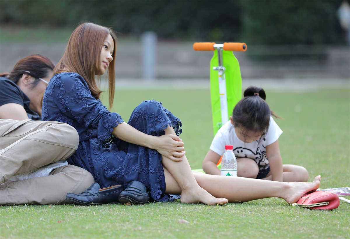 No789 温柔婉约的美少妇，精致的素足又细又长 第2套