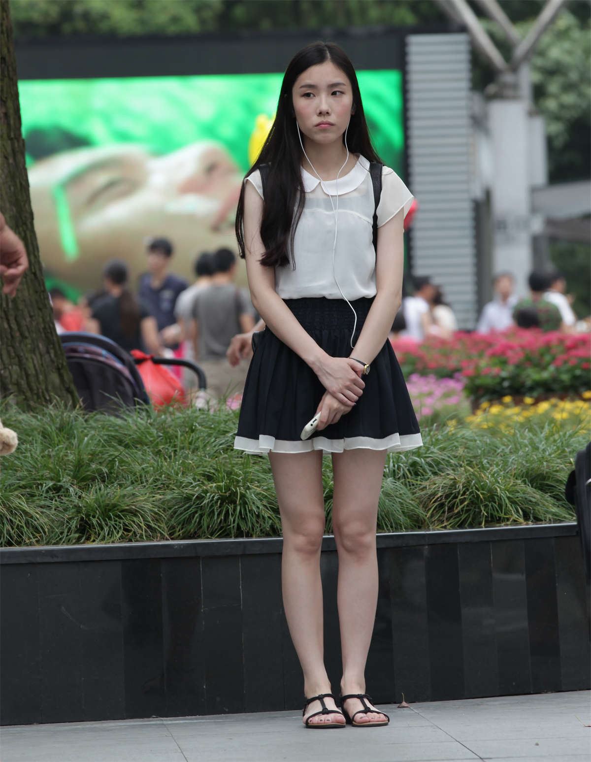 No909 这么白的脚，在盛夏出现有些过分了