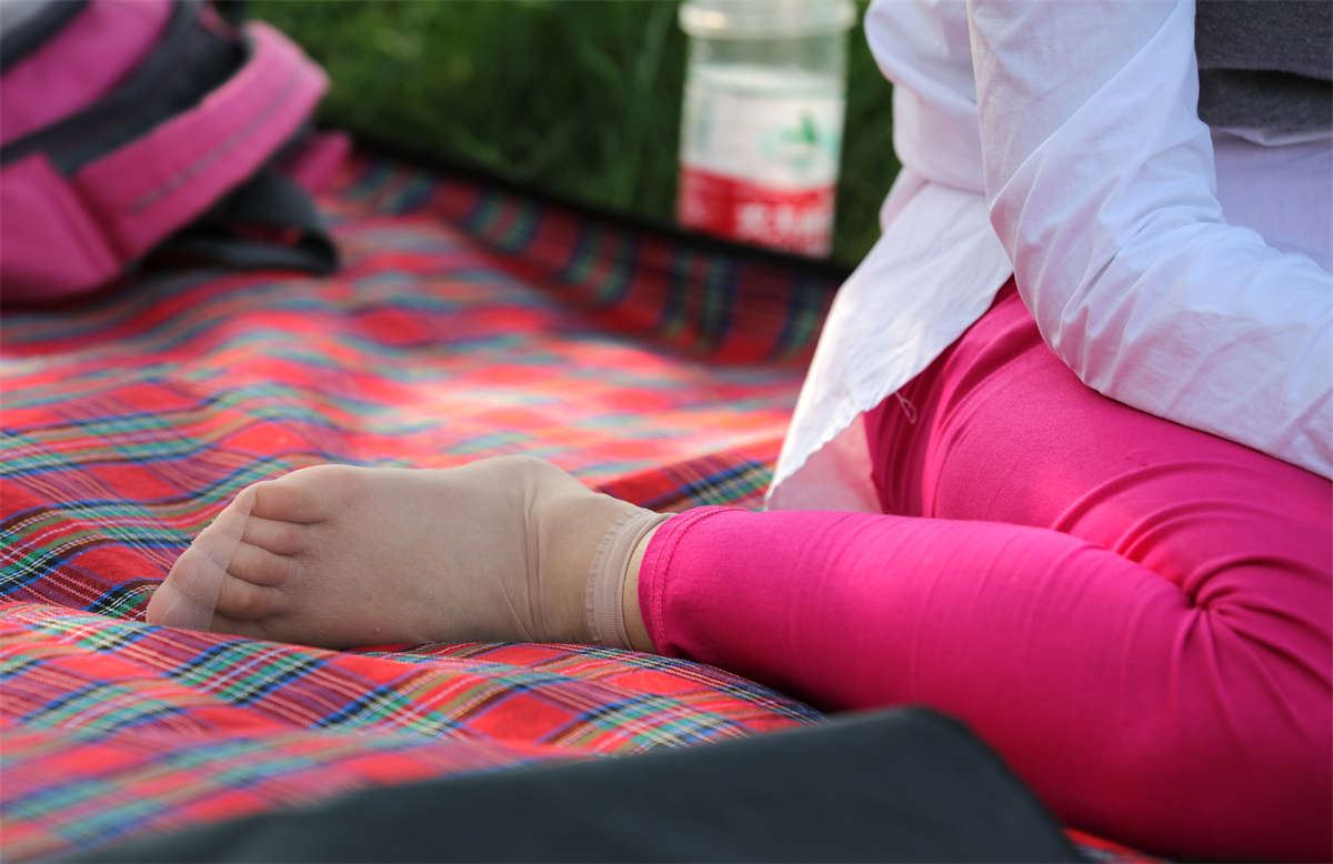 No968 俊俏小媳妇的超薄肉丝