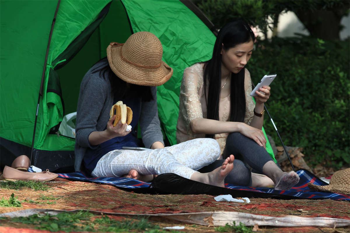 No994 女人的气质，上看帽，下看脚，这位少妇齐全了 第1套
