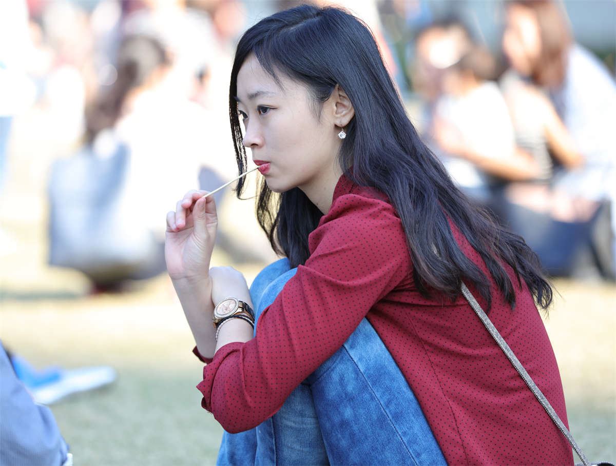 No626 原以为靓丽女神不肯给人看脚，没想到这么舍得 第1套