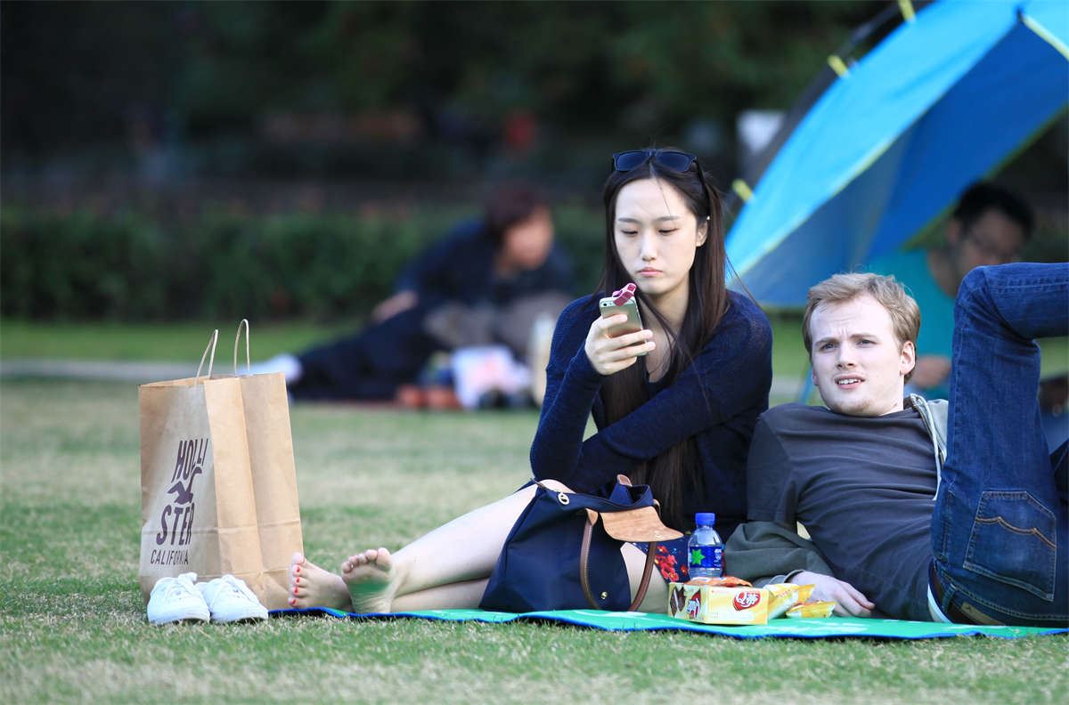 No641 一年未见的白晰美女，果然人更性感，足更妖艳了 第3套