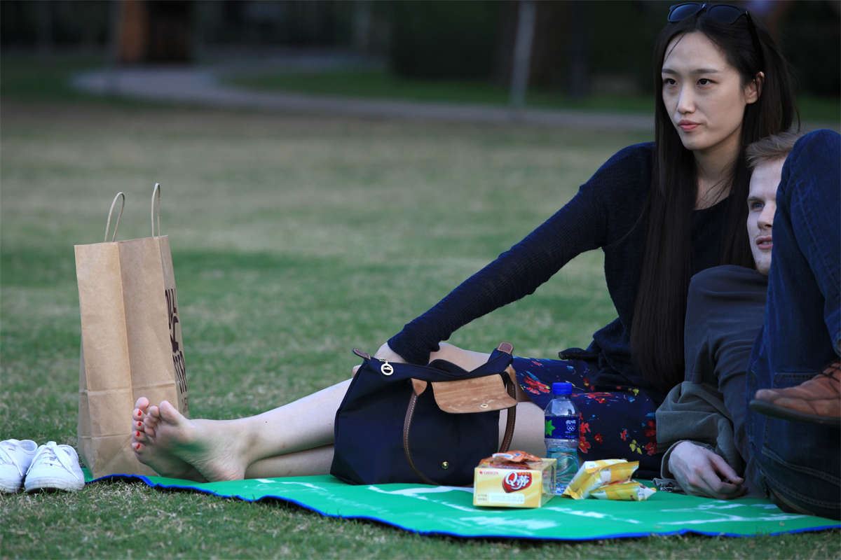 No641 一年未见的白晰美女，果然人更性感，足更妖艳了 第3套