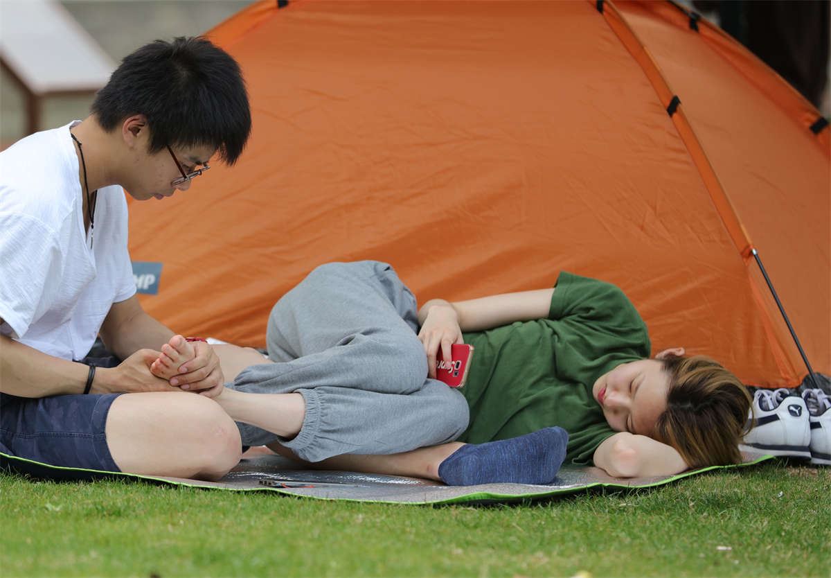 No606 男友足底按摩，女孩娇媚的说“你抓住了我的软肋”