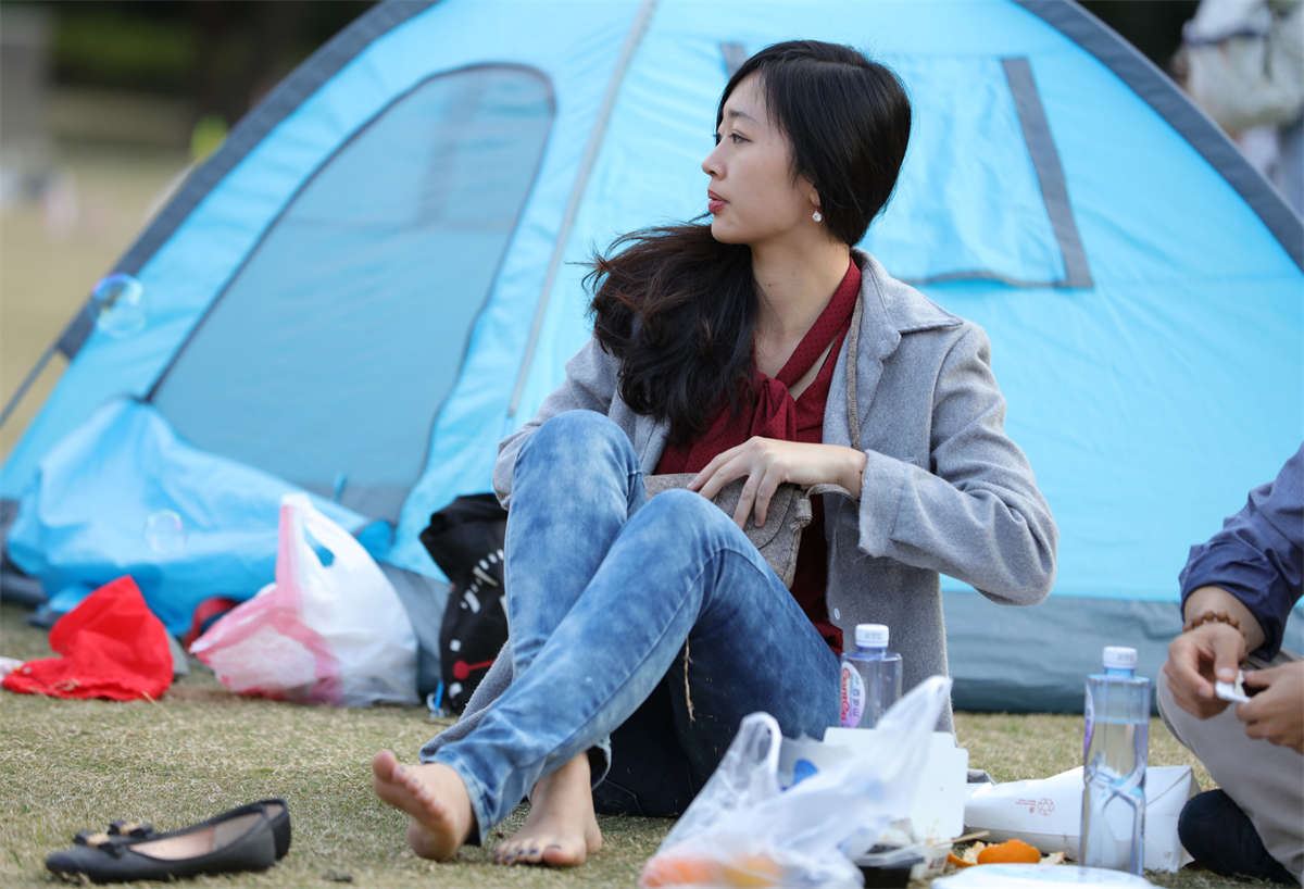 No613 原以为靓丽女神不肯给人看脚，没想到这么舍得 第2套