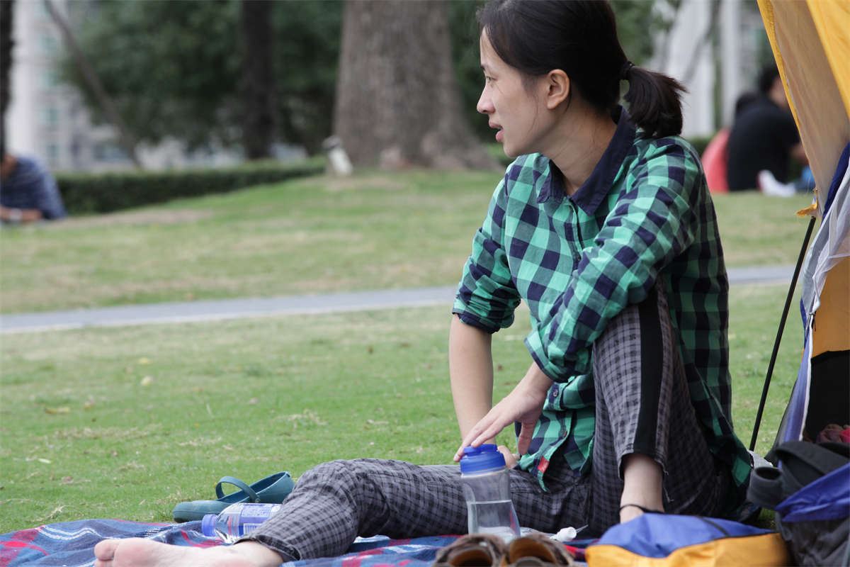 No1009 年轻妈妈自带休闲椅，为玉足拍摄提供更多角度