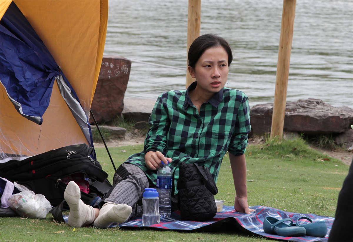 No1009 年轻妈妈自带休闲椅，为玉足拍摄提供更多角度