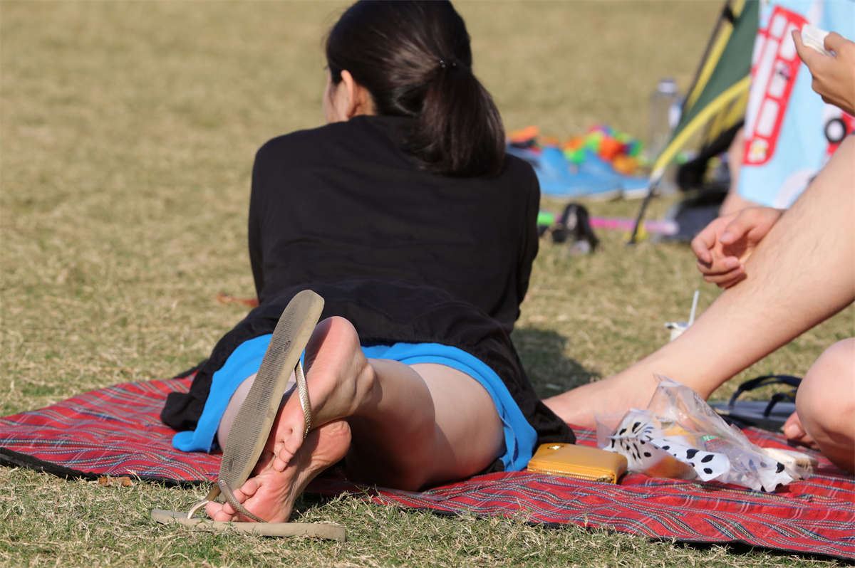 No1079 纯纯的女神大方露出一双无瑕玉足让人无法抗拒 第1套