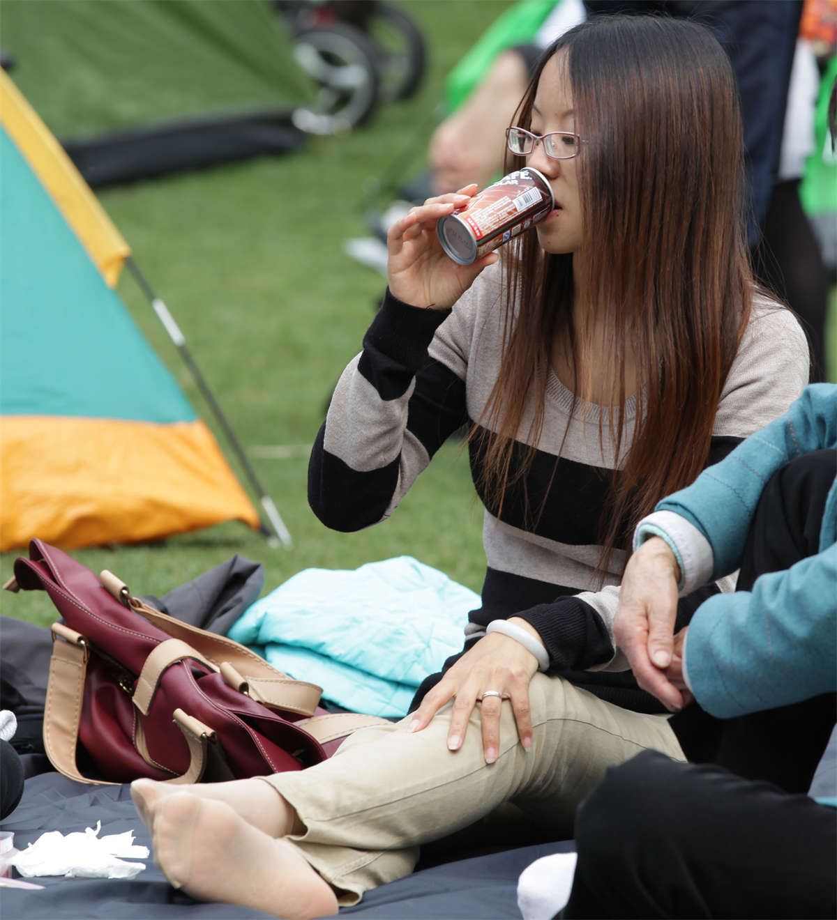 No458 气质少妇一般不会允许他人如此观看她的肉丝足底