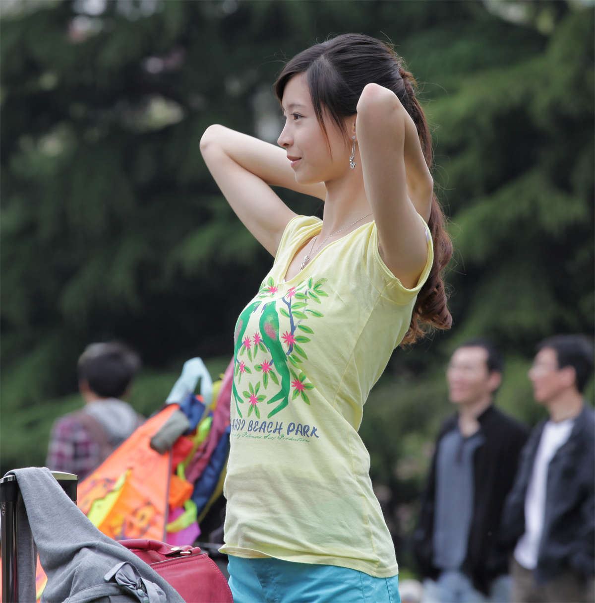 No413 两组长丝开餐，首发不露脚也要给大家看一眼的美少女