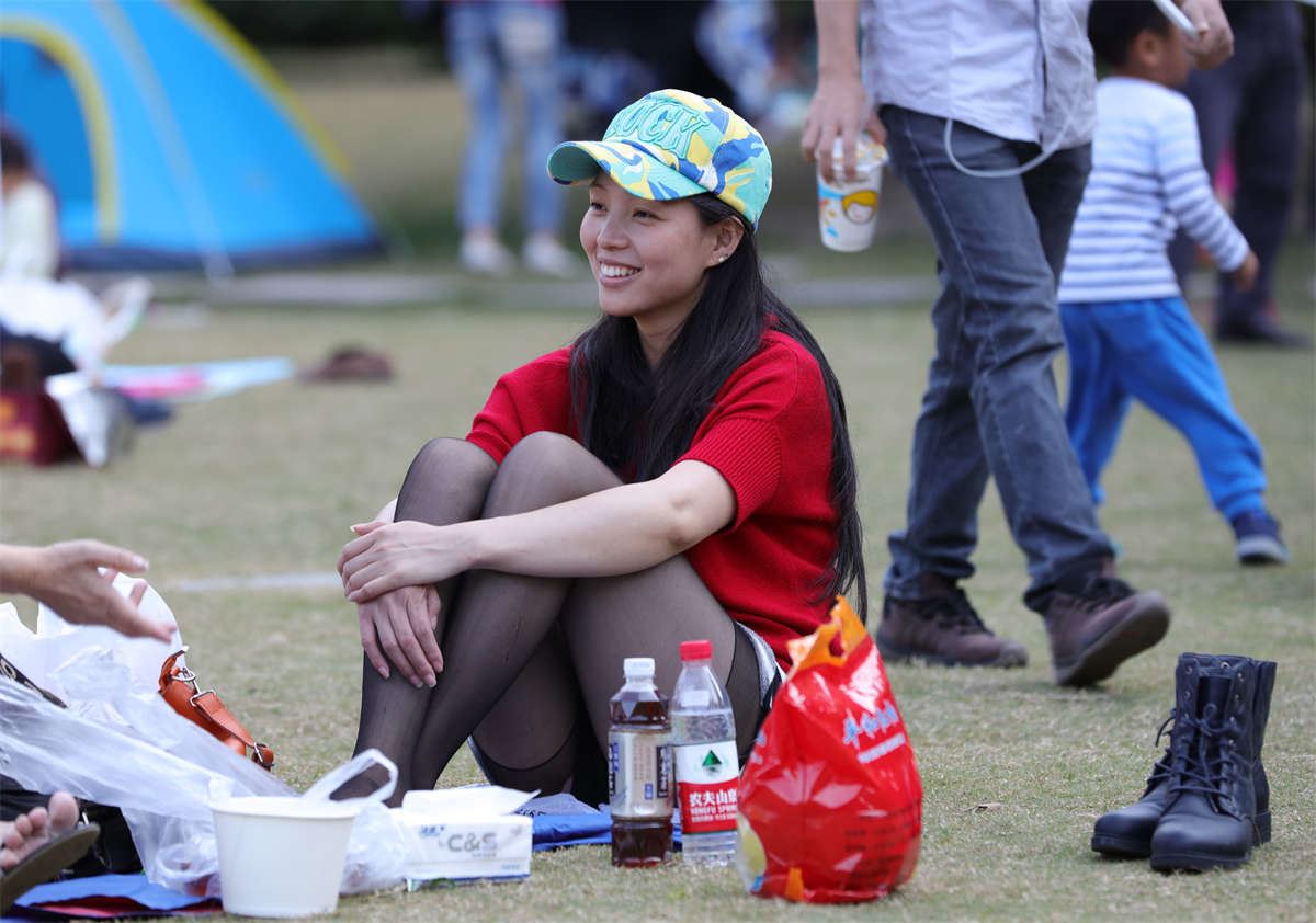No1221 甜美型红衣少妇的一袭黑丝让性感指数飙升 第1套