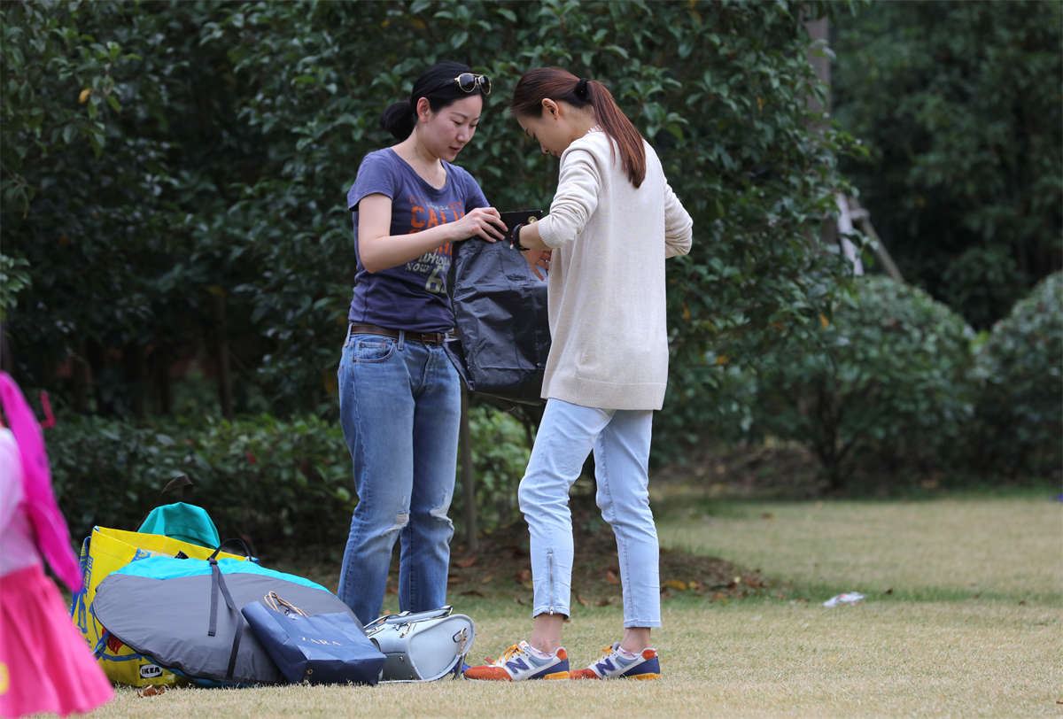 No1262 两双高分美女美足终成压轴大餐 第1套