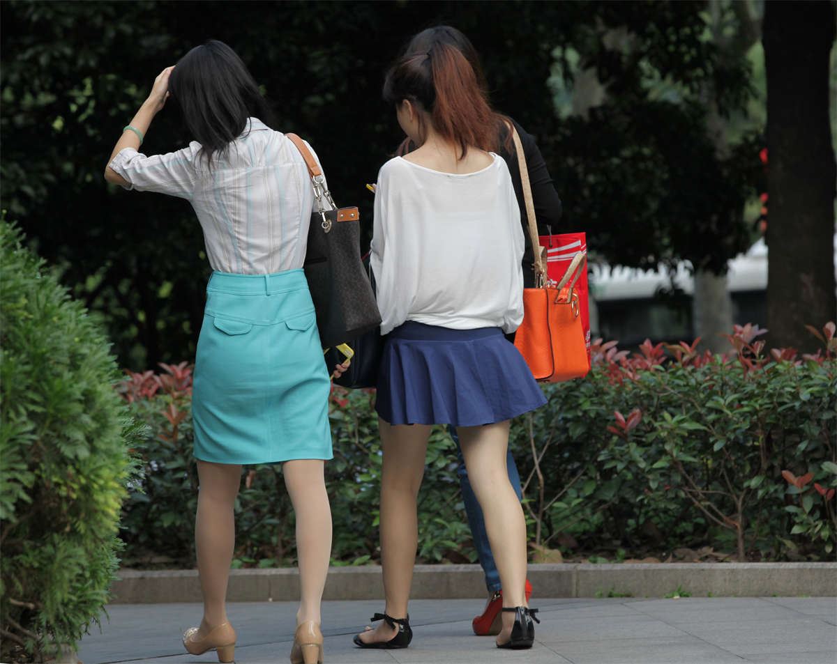 No1377 同座三个女孩，二丝一裸，皆有看点